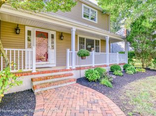 17 Carriage Dr, Middletown, NJ 07748