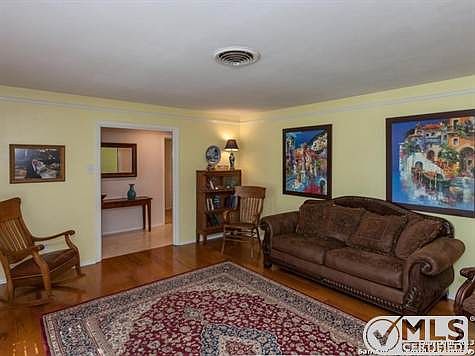 3rd image of 2123 Kenilworth Blvd