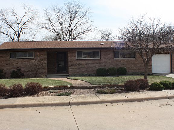 2nd image of 1015 Somerset Dr