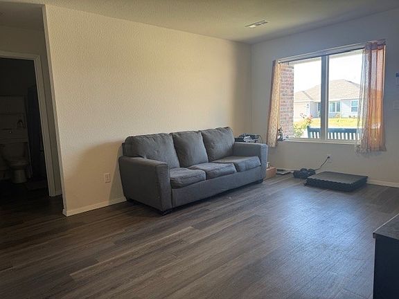 3rd image of 1403 S Pampas St