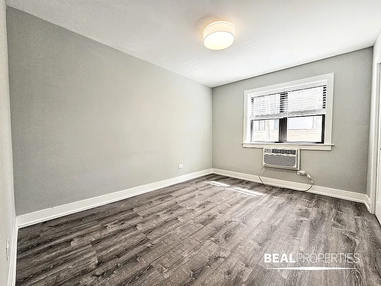 445 W Barry — Photo 73