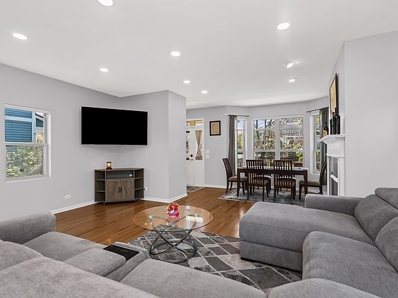 4th image of 4520 W Larchmont Ave