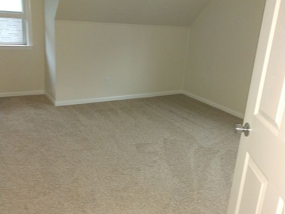 4th image of 2416 10th Ave