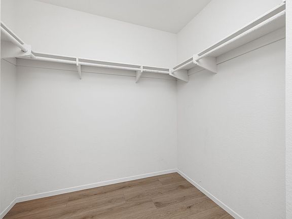 3rd image of 9346 Laurentian Dr