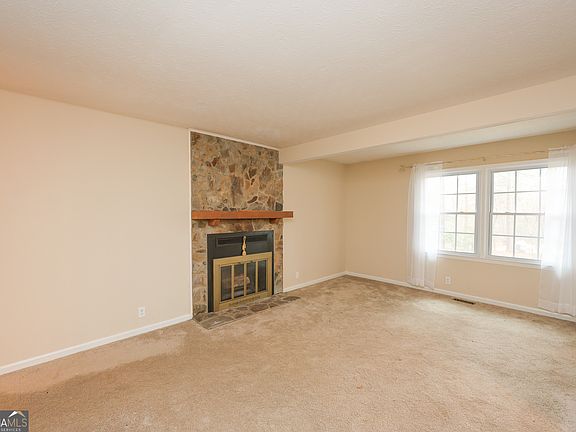 3rd image of 207 N View Pointe Dr