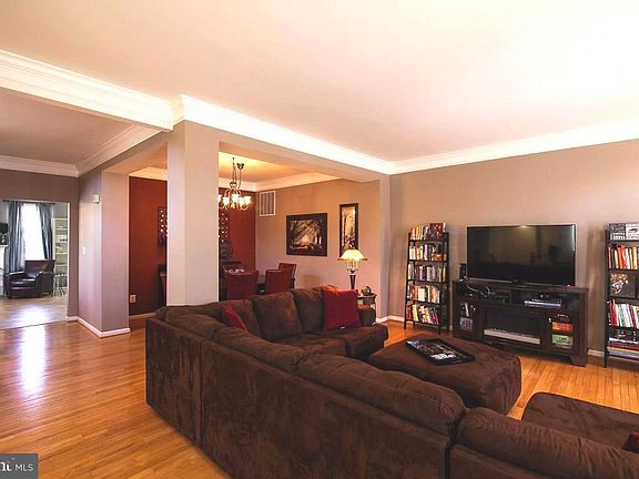 2nd image of 21340 Sawyer Sq