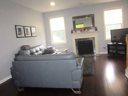 4th image of 481 Hartford Dr