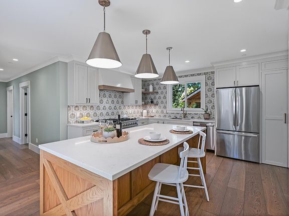 5th image of 19 Linda Avenue