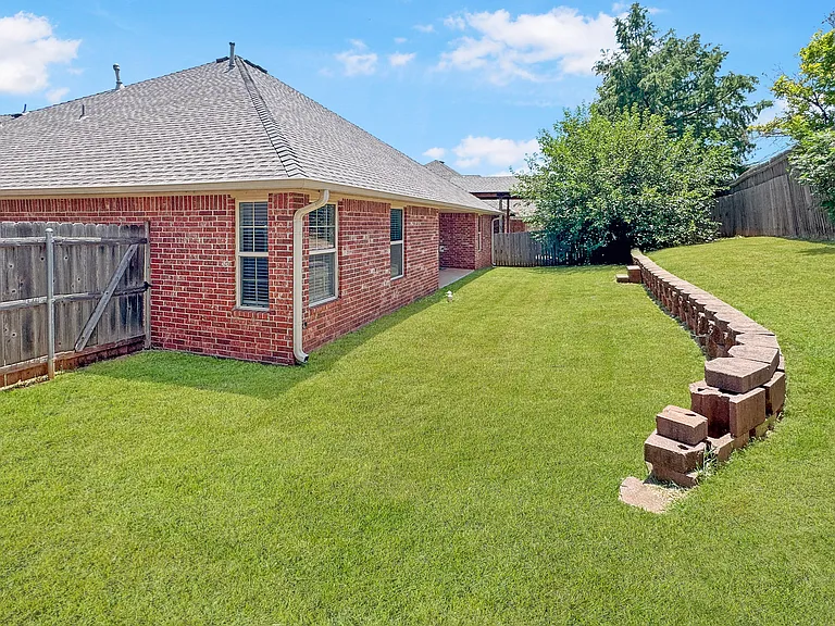 2912 Tara Ln — Photo 32