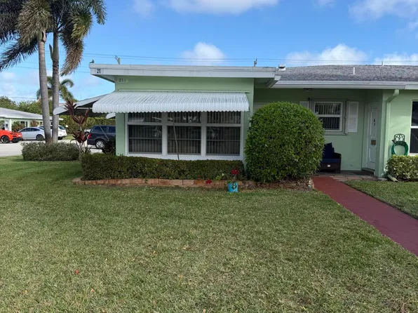 211 Country Lane E #A, Boynton Beach, FL 33435