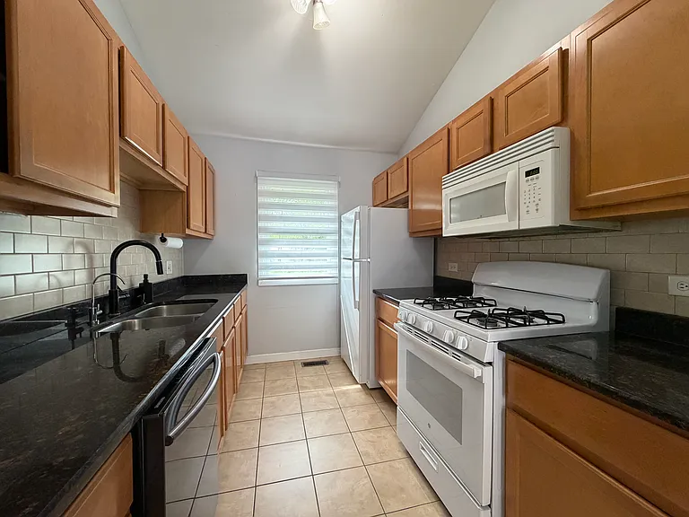 1900 Stanford Dr — Photo 6