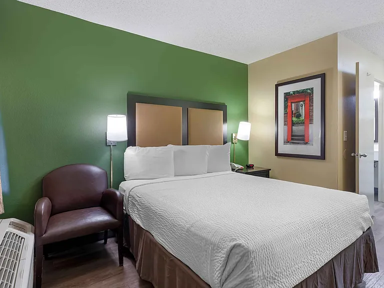 Studio Suite - 1 Queen Bed