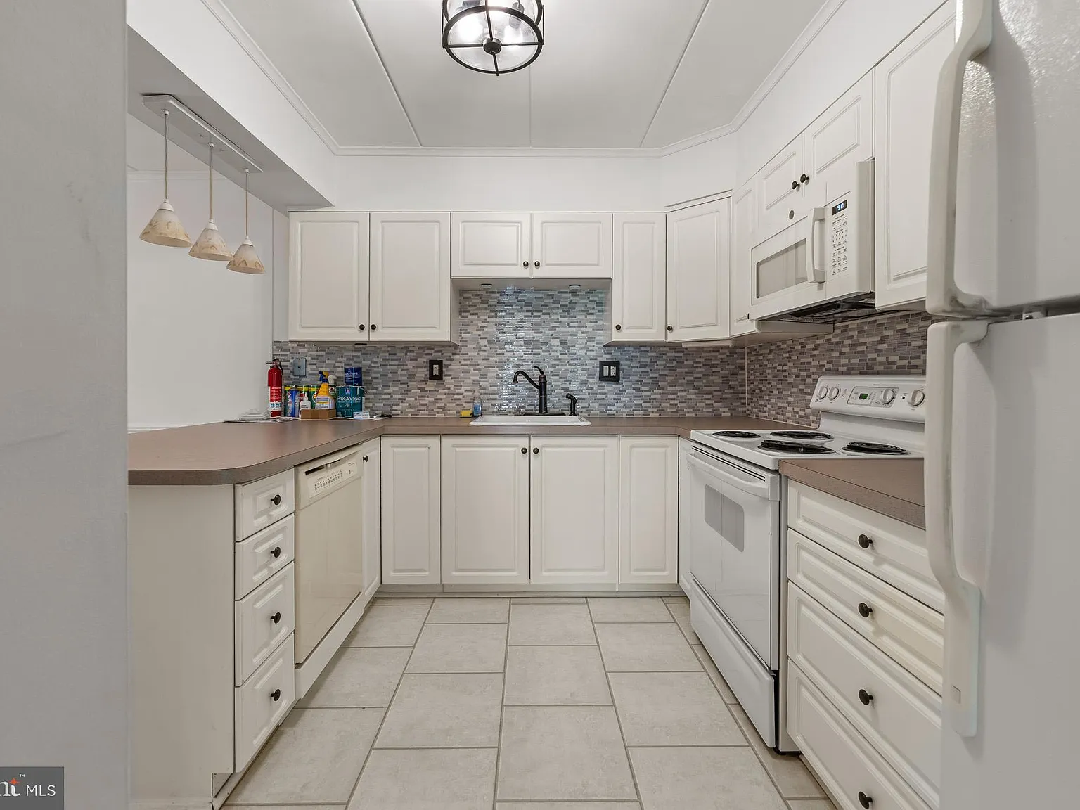 2 bed, 1166 sqft, $2,350 — Photo 4