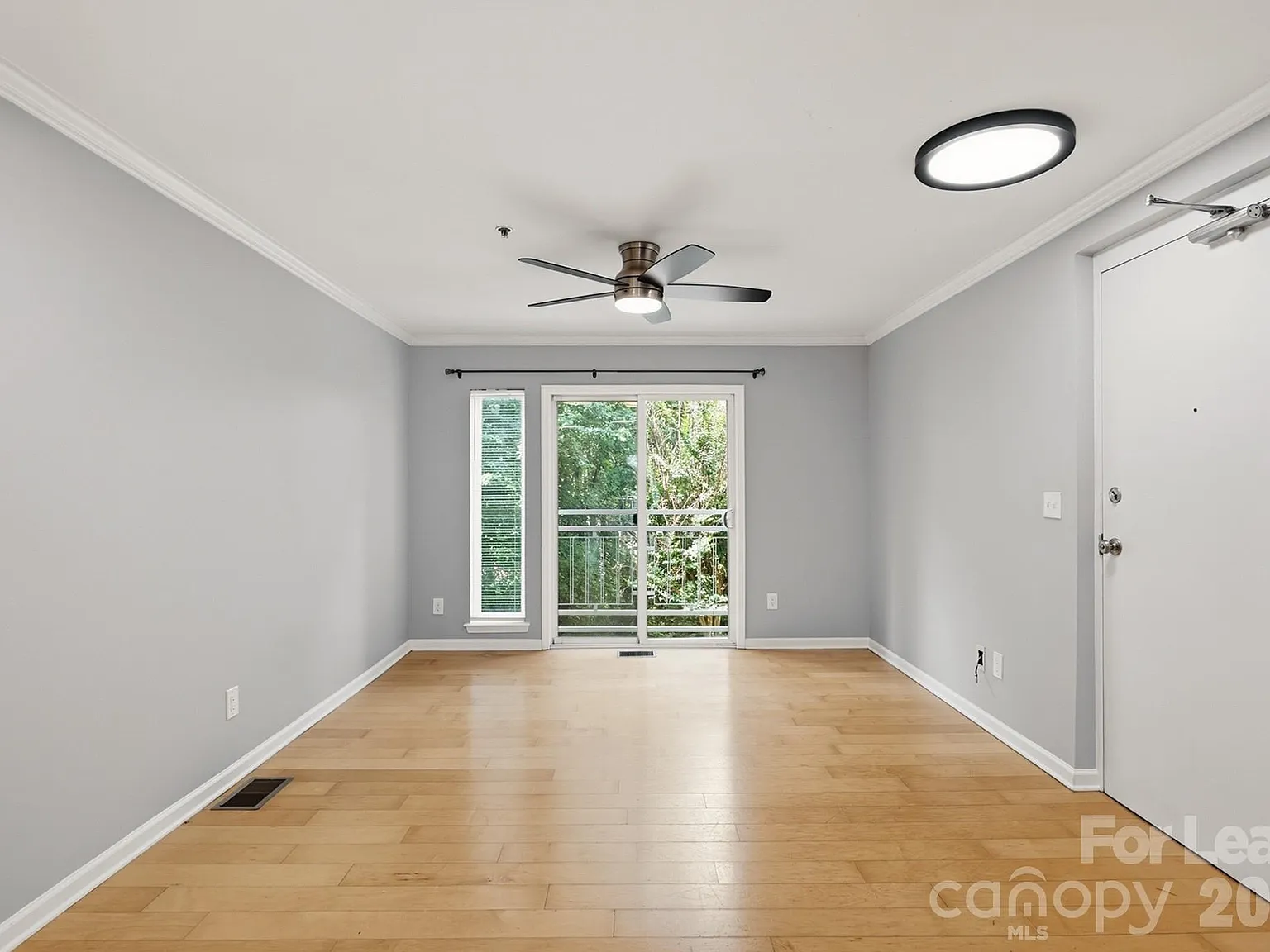 2 bed, 2.0 bath, 989 sqft, $1,550 — Photo 1
