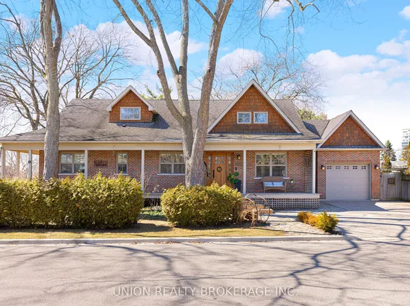 2 Hilo Rd, Toronto, ON M8W 1L9