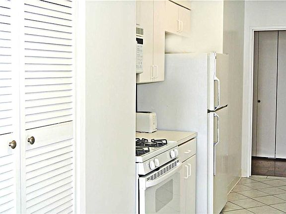 3rd image of 271-10 Grand Central Pkwy APT 12G