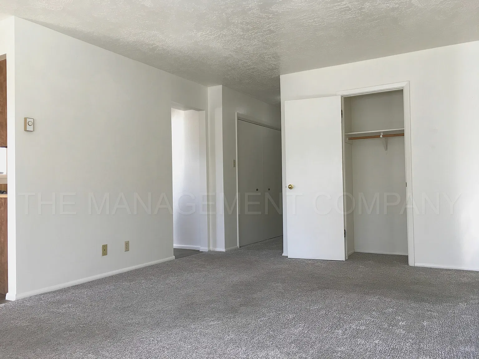 130 Crestview Dr — Photo 3