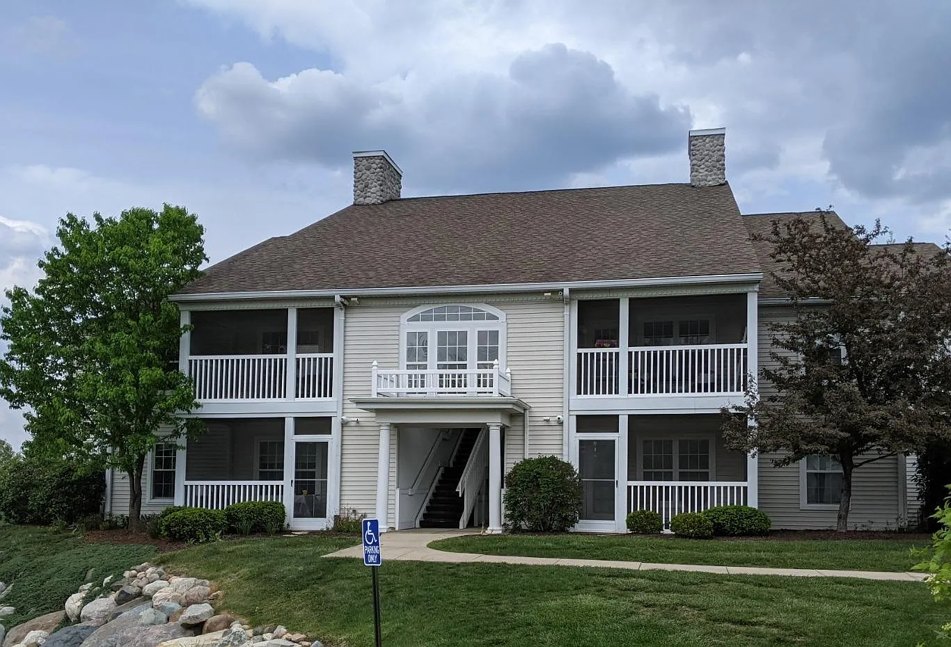 1071 Joyce Ln photo 1