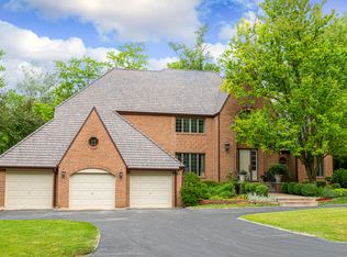 2S040 Twin Oaks Dr, Wheaton, IL 60189