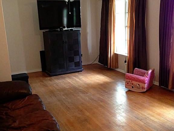 Wood floors and fresh paint! Natural light is pleasant in this living area.
