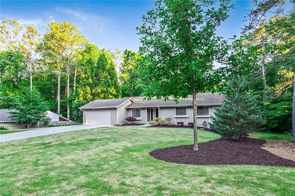 Photo 2 of 25 - 2755 Wendy Ln - Marietta, GA Building Photo - 2755 Wendy Ln
