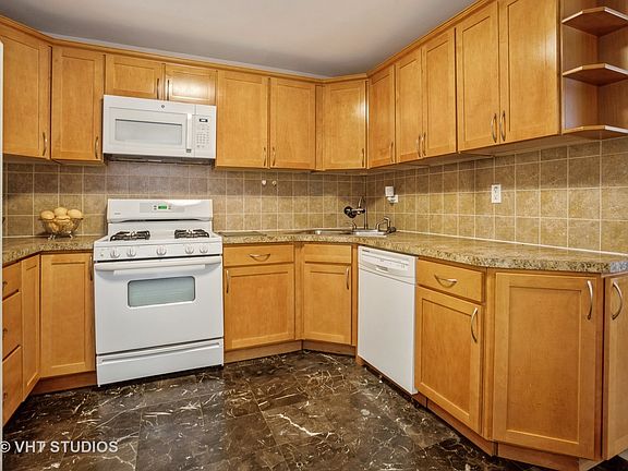 5th image of 1115 Holiday Ln APT 1