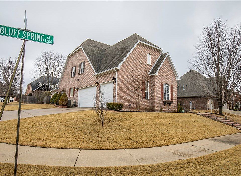 1st image of 1201 NE Bluff Springs Ave