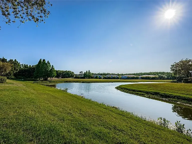 18126 Paradise Point Dr — Photo 32