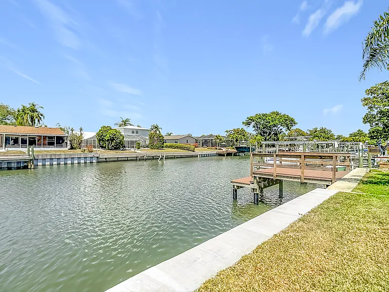 8733 Bay Pointe Dr — Photo 4