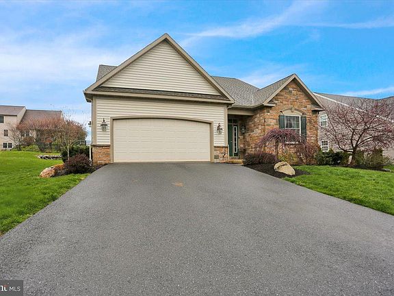 2nd image of 1004 Helm Ln