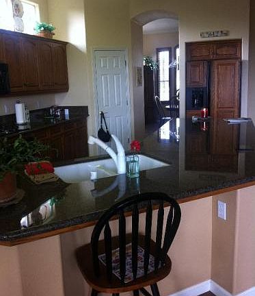 4th image of 337 Applegate Ave
