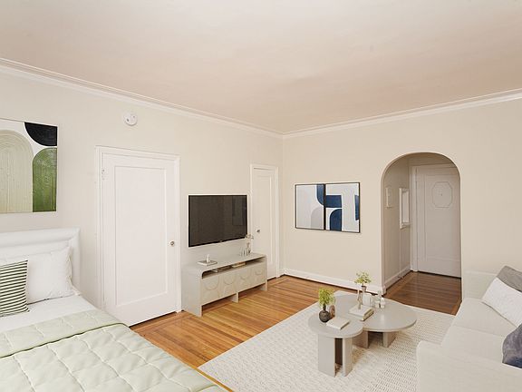 2nd image of 1320-1380 Lombard St #1360-403