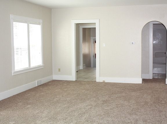 3rd image of 425 S Park Dr