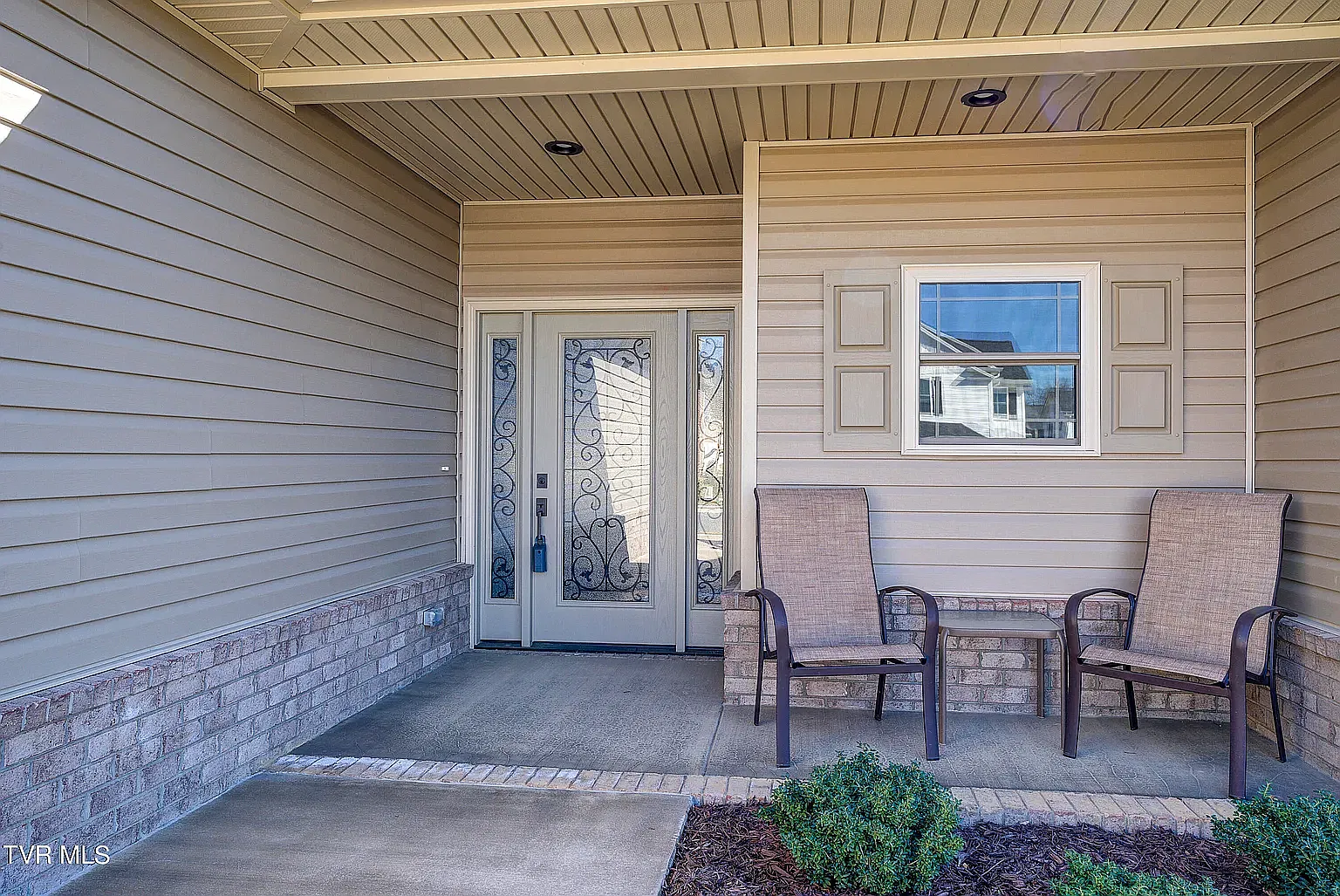 3 bed, 1852 sqft, $2,800 — Photo 2