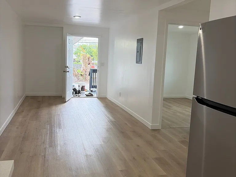 1691 California Ave — Photo 4
