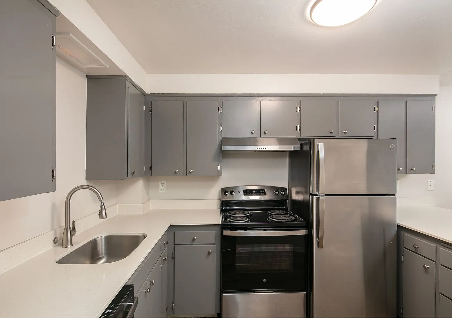 1 bed, 1.0 bath, 690 sqft, $1,395 — Photo 1
