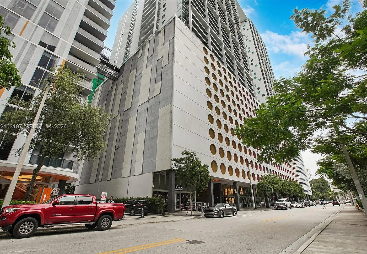 500 Brickell West Condo — Photo 1
