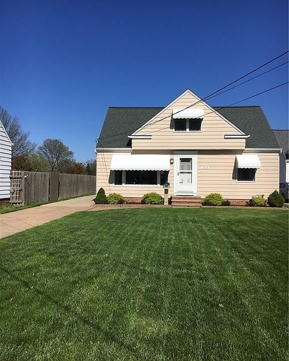 1st image of 563 E 305th St
