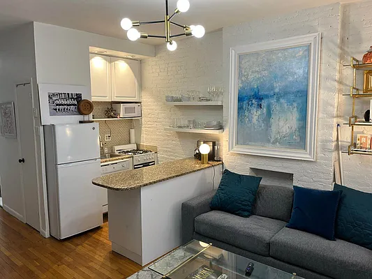 Rented by Aliya Global Realty Inc. | media 11