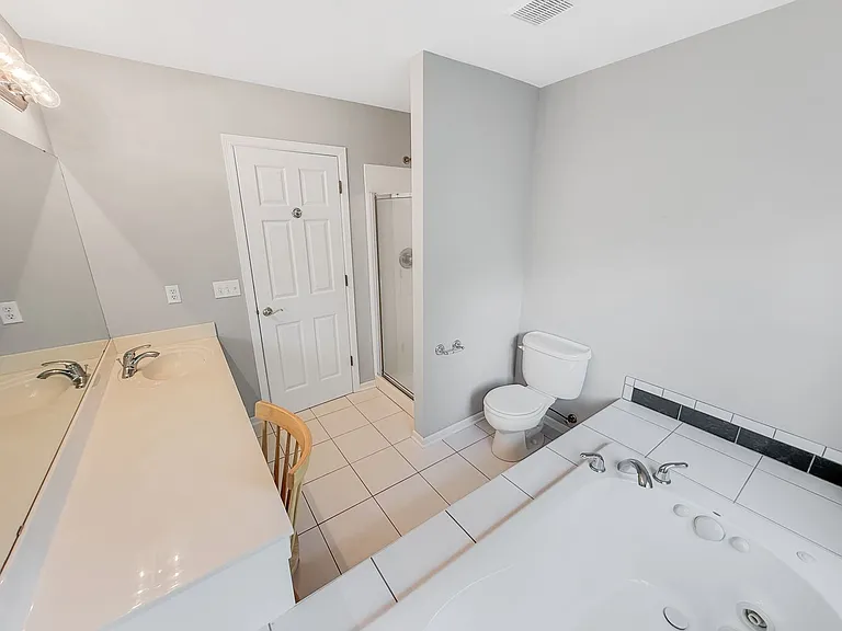 3200 Lakeside Dr — Photo 16
