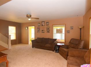 75 8th St, Clintonville, WI 54929