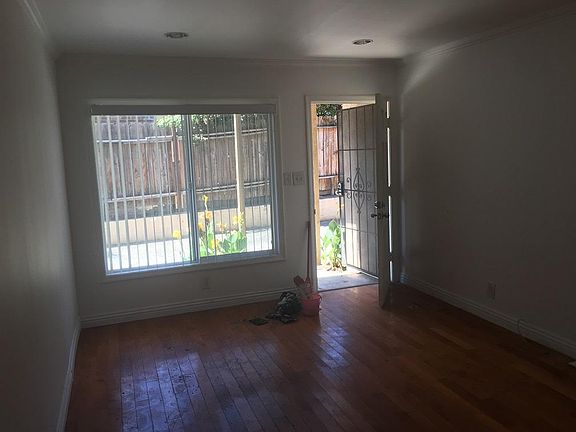 3rd image of 211 N Catalina St