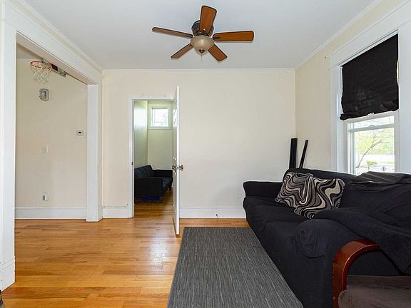 5th image of 61 Fairview Ave