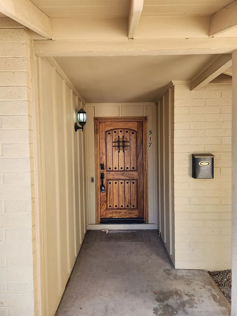 Building Photo - 517 E Bishop Dr