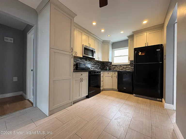 10 Montvale Pl — Photo 3