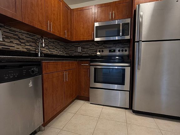 5th image of 482 NE 165th St #A302