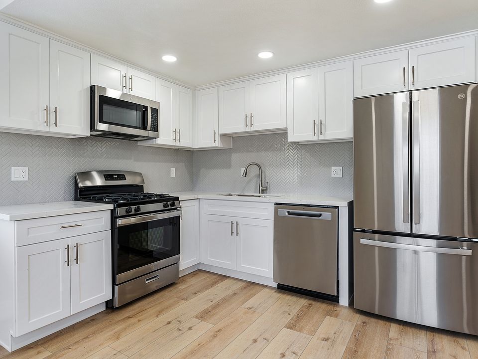 1st image of 4071 Melrose Ave APT 1