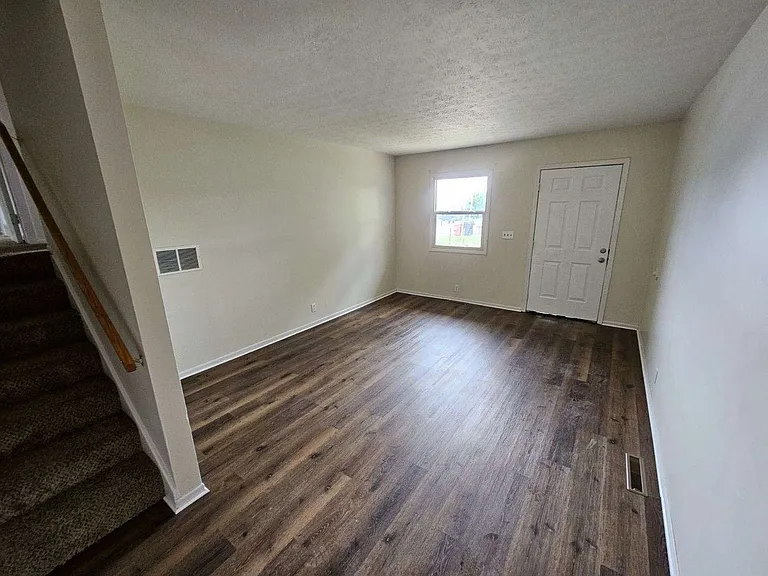 1231 Green Valley Dr — Photo 3