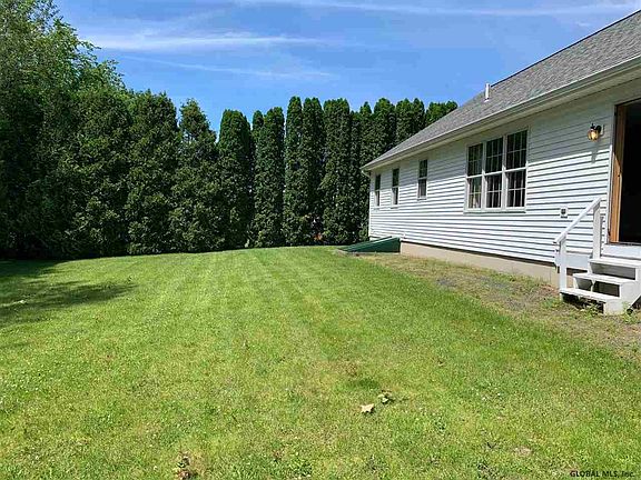 5th image of 23 Copperfield Dr