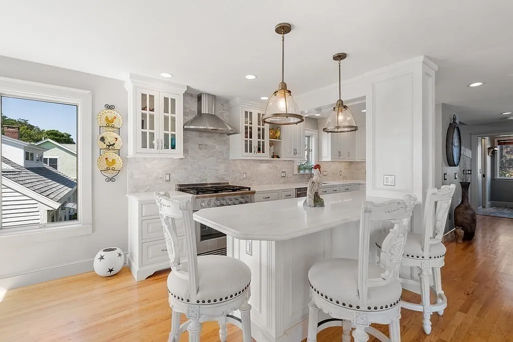 3 bed, 3.5 bath, 2500 sqft, $3,600 — Photo 4